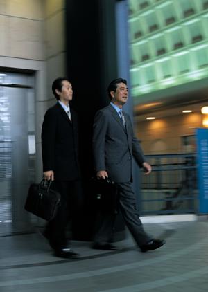 2025年最新デザインパーカーのトレンドと選び方完全ガイド